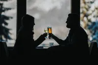Emerald Lake Lodge - bar