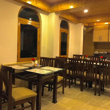 The Avenue River Side Hotel - Near Volvo Bus Stand Manali