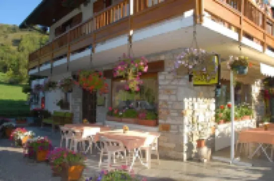 Hotel Restaurant le Grillon Hotels in Villarembert