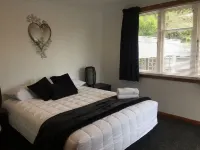 3 & 4 Bedroom Holiday Houses Central Picton Hotel a Bay of Many Coves
