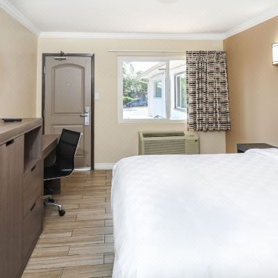 Family Suite Sea Rock Inn - Long Beach Promo Code