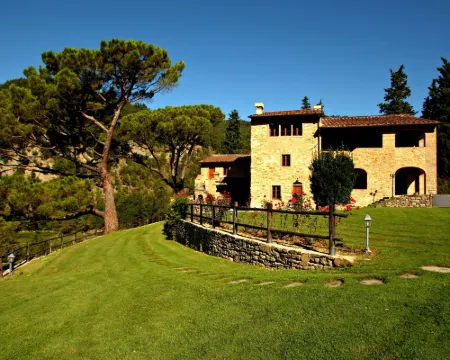 เตนูตา ปอจโจ มาริโน โรงแรมในDicomano