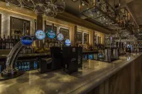 The Three Swans Hotel, Hungerford, Berkshire - bar