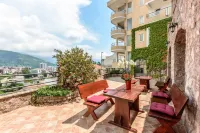 Contessa Apartments