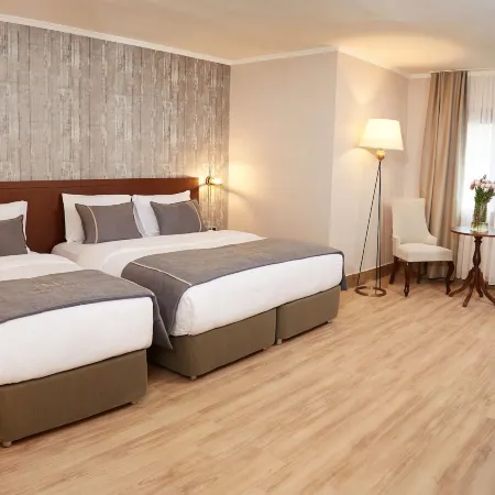 Mira Otel Alsancak Отели рядом с достопримечательностью «Алсанджак»