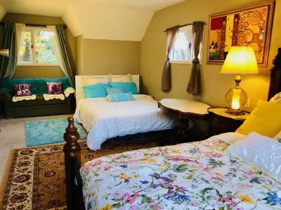 The Sunshine House-Free Parking Hotels near Pita Wrap Cafe