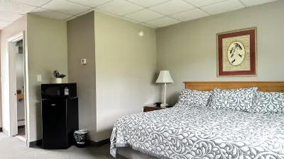 Colonial Valley Motel