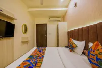 Via Seven Heaven Hotel a North West Delhi