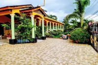 Chateau Margarite Hotel - โฮมสเตย์