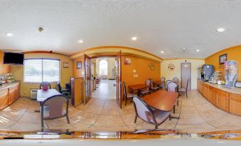 Econo Lodge Inn & Suites Albuquerque East I-40 Eubank Exit