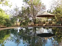 Ikweta Safari Camp - Pool