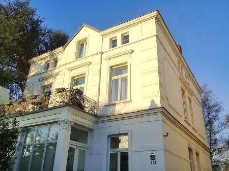 A&S Ferienwohnungen Koblenzer Strasse Отели рядом с достопримечательностью «Боннский университет»