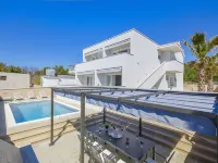 Apartments Villa V Hotels in Vir