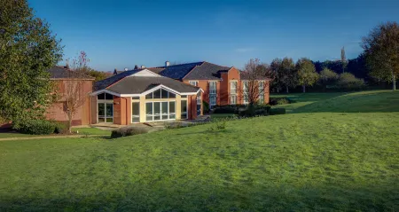 Hilton Northampton Отели рядом с достопримечательностью «Университет Нортгемптон»