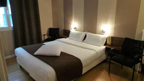 Hôtel le Cambronne Hotel a Reze