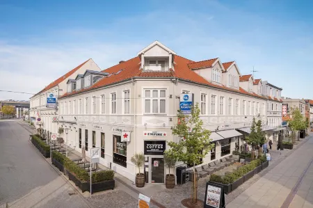 Best Western Hotel Herman Bang Отели рядом с достопримечательностью «DFDS Frederikshavn Terminal»