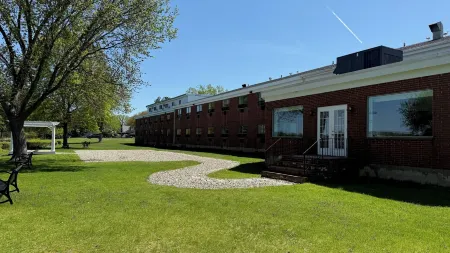 Lakeside Inn Отели в г. Уэйкфилд