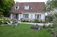 Chambre d'Hotes le Clos de Provins Hotels in La Saulsotte
