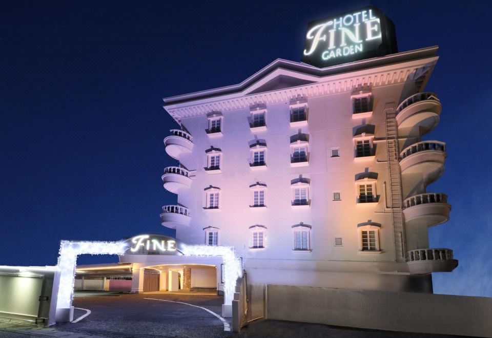 2. 호텔 파인 가든..