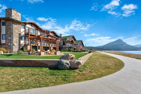 The Estes Park Resort Отели рядом с достопримечательностью «Gem Lake»