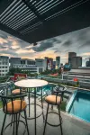 Crown Prince Hotel Surabaya Managed by Midtown Indonesia - Pools