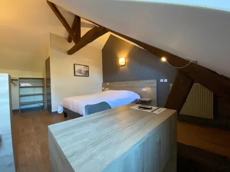 Logis - Hôtel & Restaurant Saint Nicolas Отели в г. Жизор