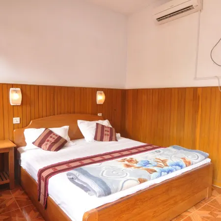 Shwe Nadi Guest House Отели рядом с достопримечательностью «Ньян У»