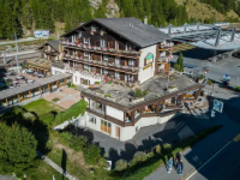 โรงแรมท็อชเซอร์โฮฟ โรงแรมในTasch