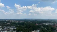 Comfort and Warm 2Br at Parkland Avenue Apartment Các khách sạn ở Cilenggang