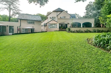 Emmarentia Guest House Отели рядом с достопримечательностью «Йоханнесбург Зу»