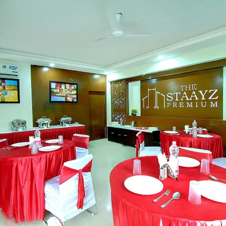 Staayz Premium Gurgaon Отели рядом с достопримечательностью «Бизнес-центр DLF CyberHub»
