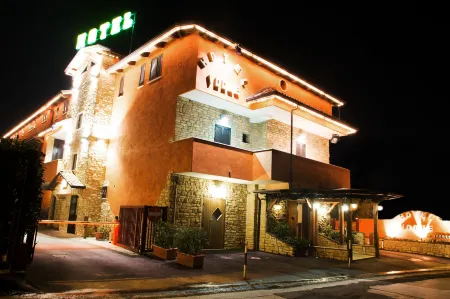 Hotel Vogue Отели в г. Квалиано