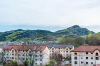Destiny Student - Holyrood (Brae House) - Boutique