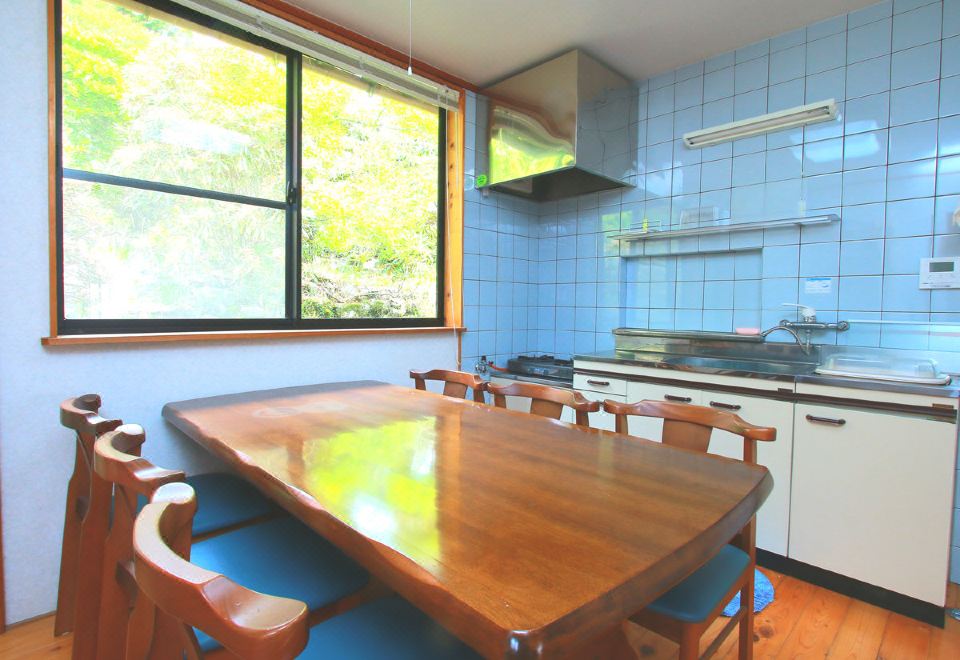 1. Farmhous..