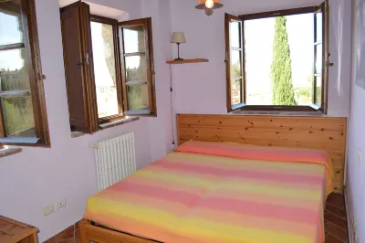 House with Private Garden in the Crete Senesi