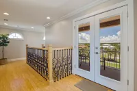 Beach House Mansion- Private Beach Walk Over