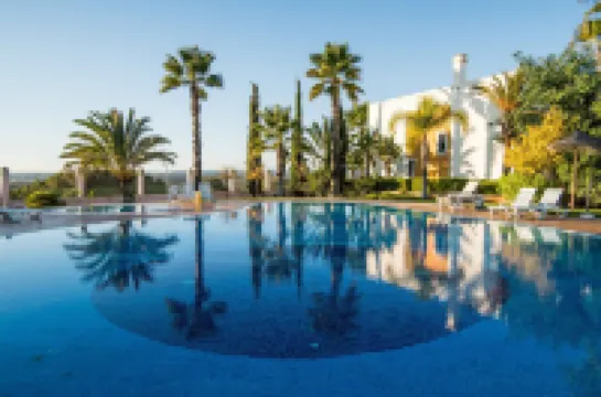 Portimao Elegant House With Pool by Homing