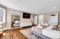 Family Retreat with Autumn Views and Fireplace Hotels in Stony Point