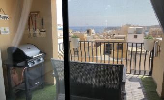Sea View 2 Bed Apartment Close to Beach