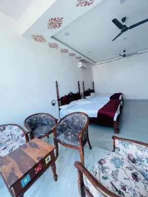 Rawla Sarkar Hotel di Kotra