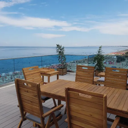 Wave 2 Promenada Apartments