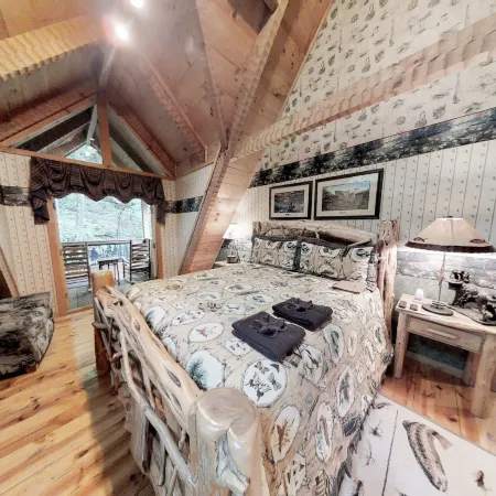 Streamsong Secluded Creek View Cabin with Hot Tub and Pool Table by RedAwning