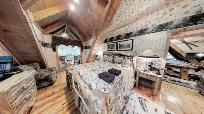 Streamsong Secluded Creek View Cabin with Hot Tub and Pool Table by RedAwning