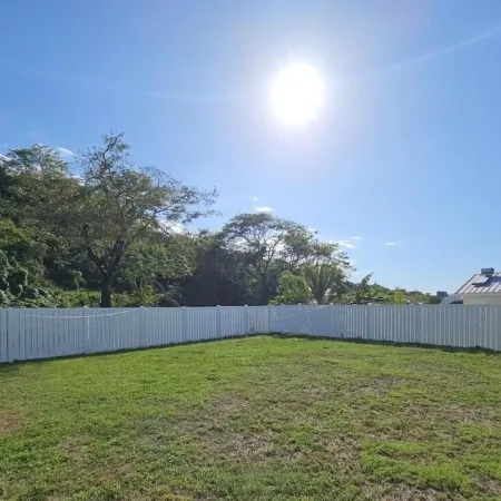 Sunny-shore Hideaway
