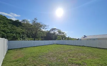 Sunny-shore Hideaway Отели в г. Лусеа