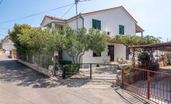 Apartment and Rooms Ruza