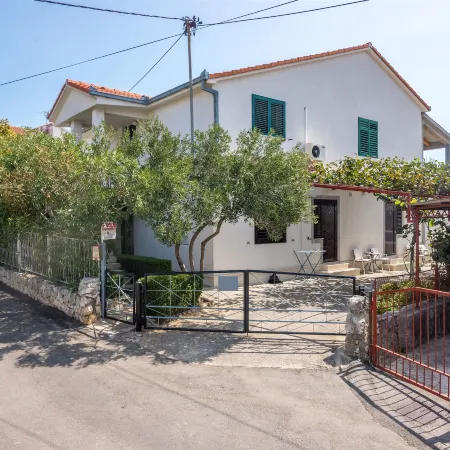 Apartment and Rooms Ruza