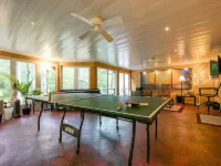 Six-Bedroom Family Retreat Hotels in Somersworth