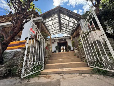 ซูมัก กินัว โรงแรมใน