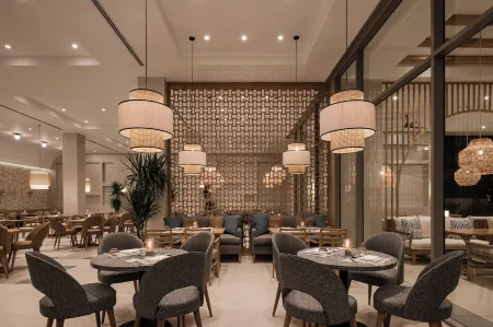 JAZ Elite Riviera Отели рядом с достопримечательностью «Bridge of Royal Tulip Beach Resort»